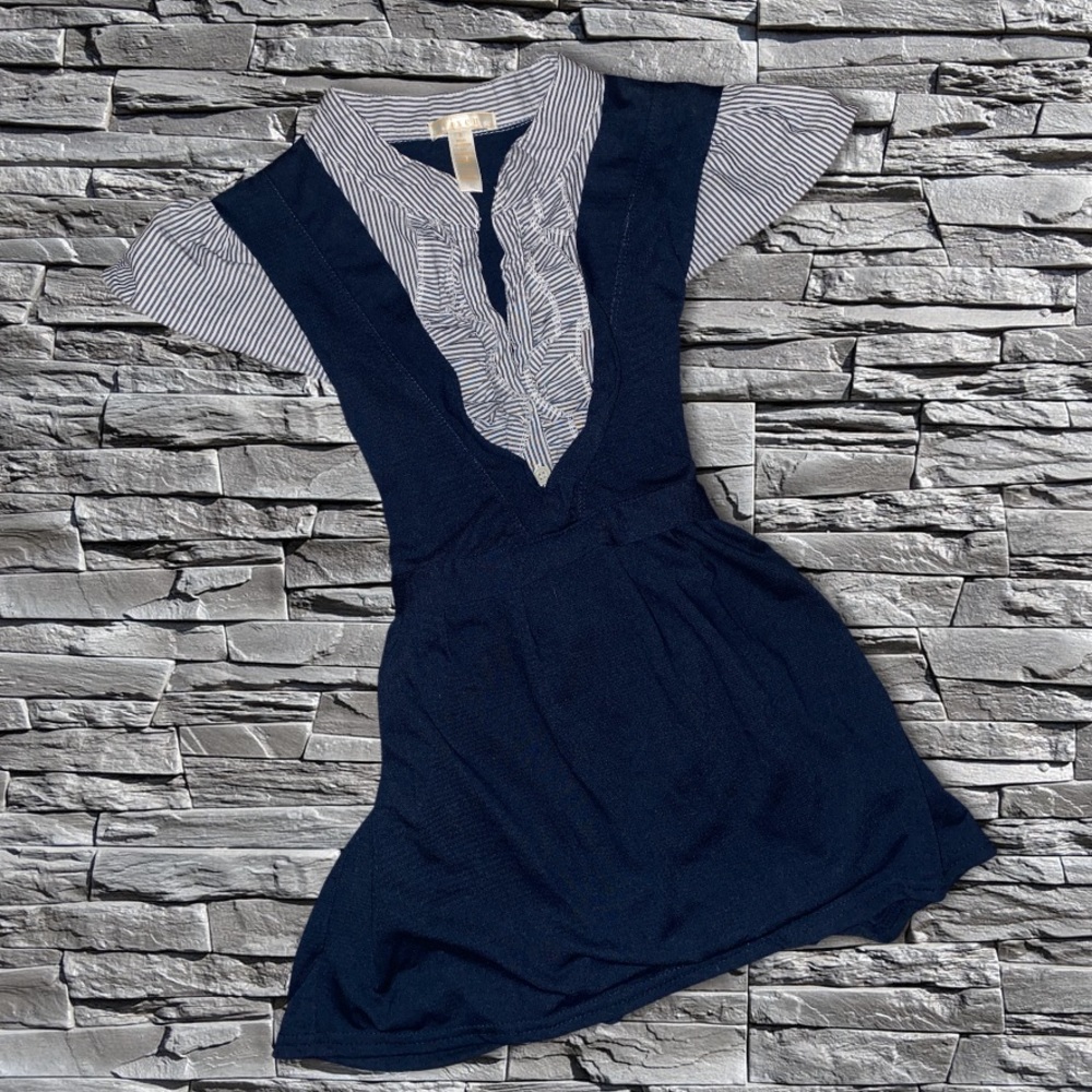 Vixen v neck blue stripe ruffle sleeve tie back top girls size small